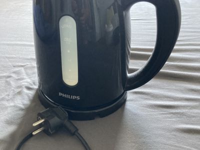 Wasserkocher, Salatschleuder, tiefe Pfanne