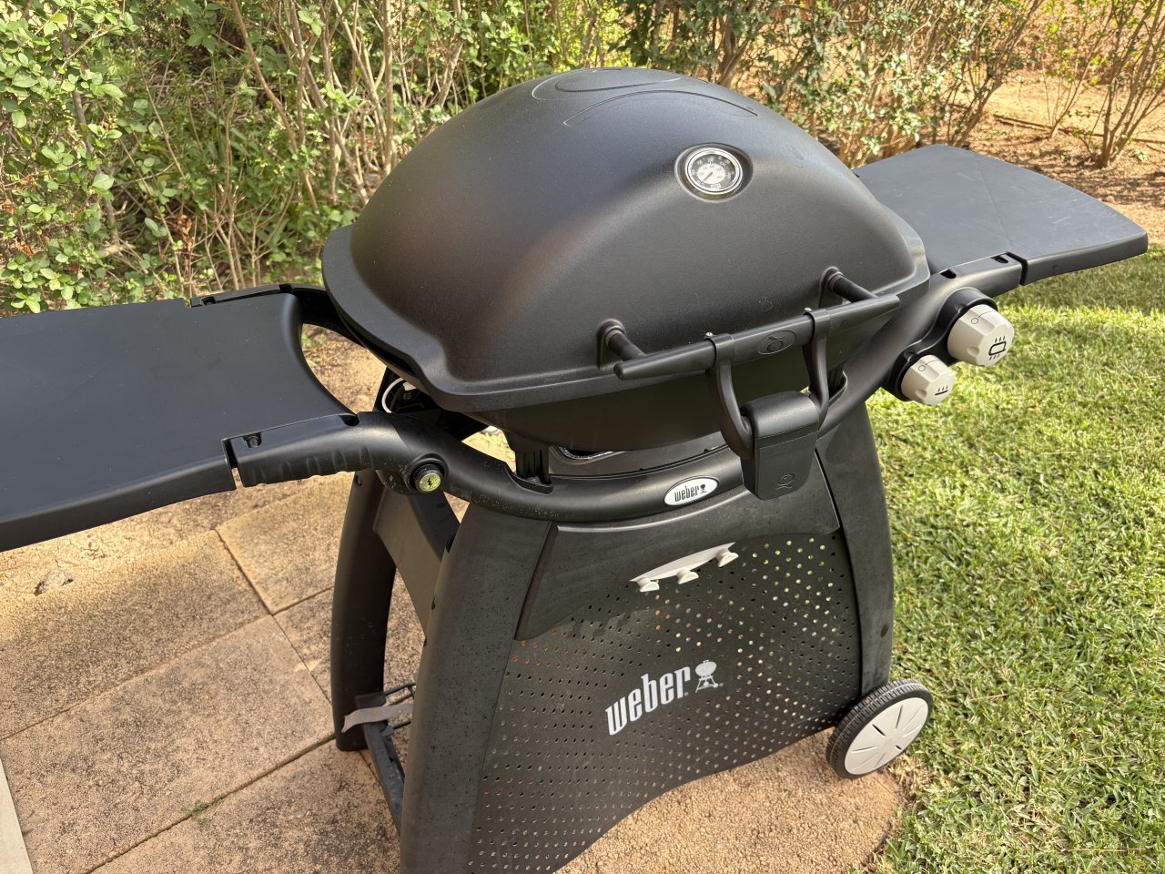 Weber Gasgrill Q 3200 mit viel Zubehör Standort Mallorca