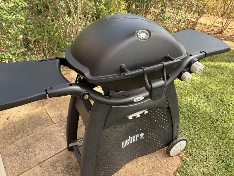 Weber Gasgrill Q 3200 mit viel Zubehör Standort Mallorca