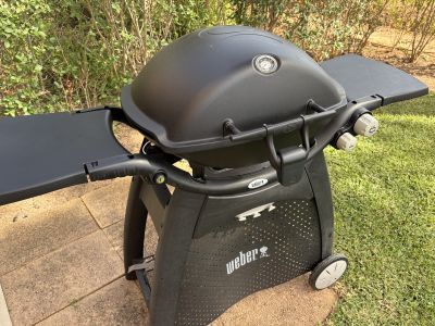 Weber Gasgrill Q 3200 mit viel Zubehör Standort Mallorca
