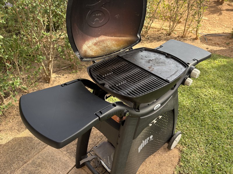 Weber Gasgrill Q 3200 mit viel Zubehör Standort Mallorca