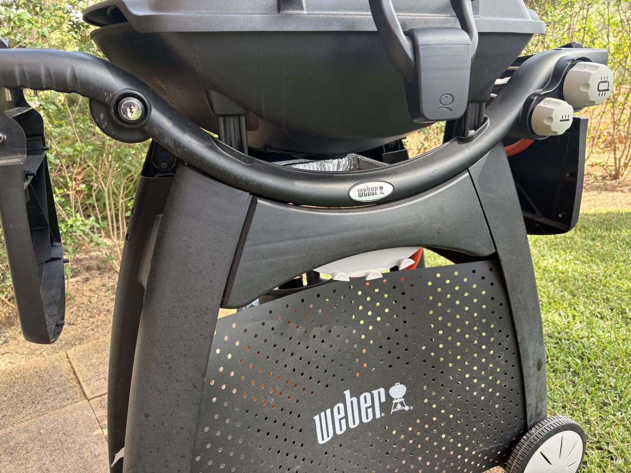 Weber Gasgrill Q 3200 mit viel Zubehör Standort Mallorca