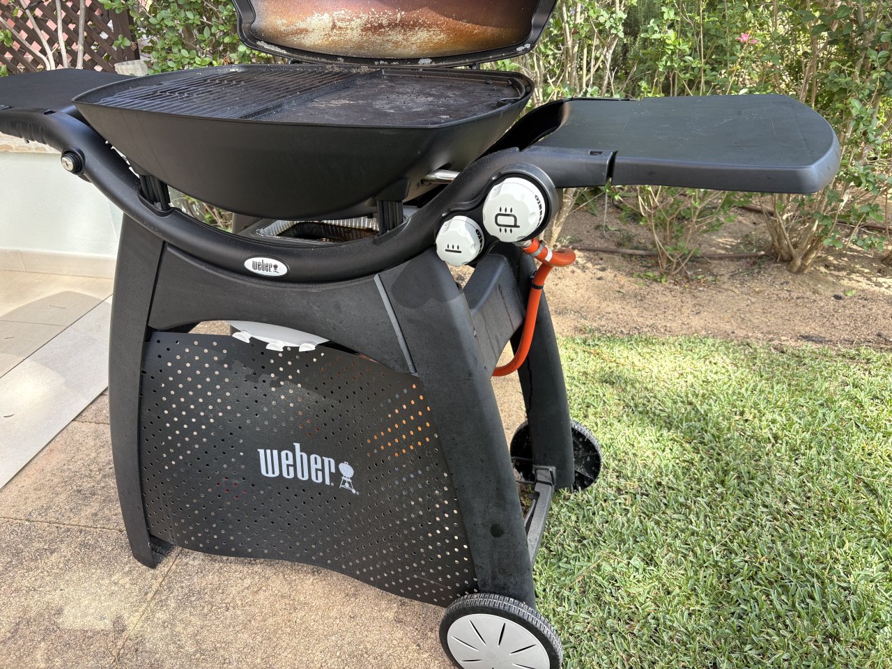 Weber Gasgrill Q 3200 mit viel Zubehör Standort Mallorca