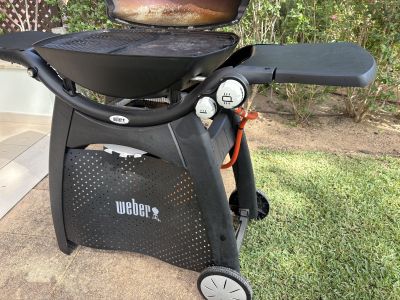 Weber Gasgrill Q 3200 mit viel Zubehör Standort Mallorca