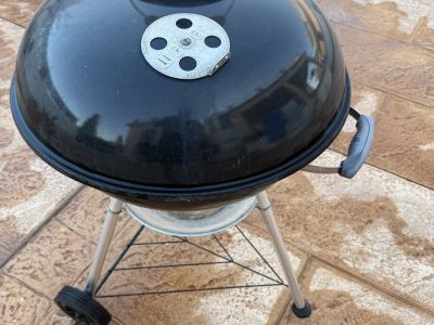 Weber Holzkohlegrill 57 cm (XXL)  Grillbereit mit Besteck