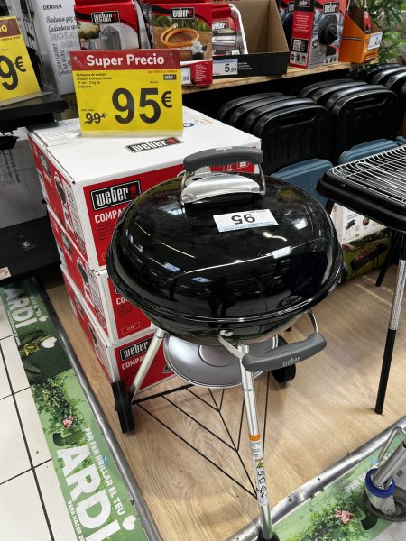 Weber Holzkohlegrill mit Abdeckplane