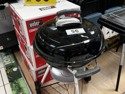 Weber Holzkohlegrill mit Abdeckplane
