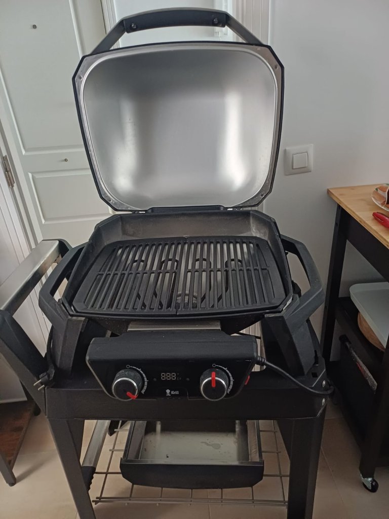Weber Pulse 2000 mit Rollwagen
