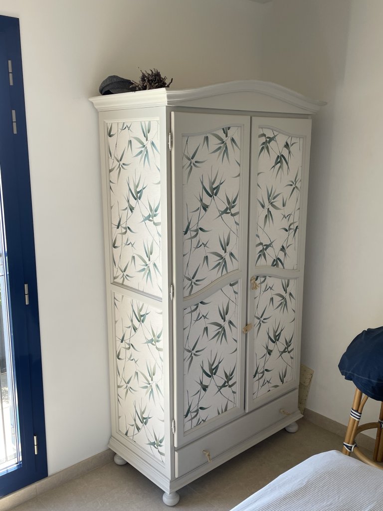Weichholzschrank