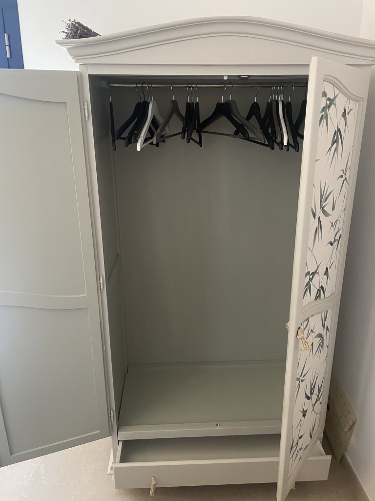Weichholzschrank