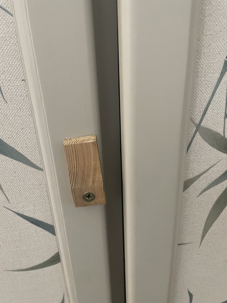 Weichholzschrank