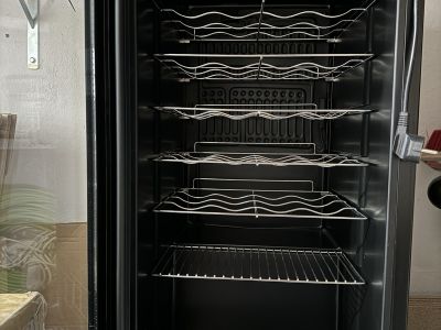 Wine chiller fridge 28 bottles - EXCELLENT CONDITION