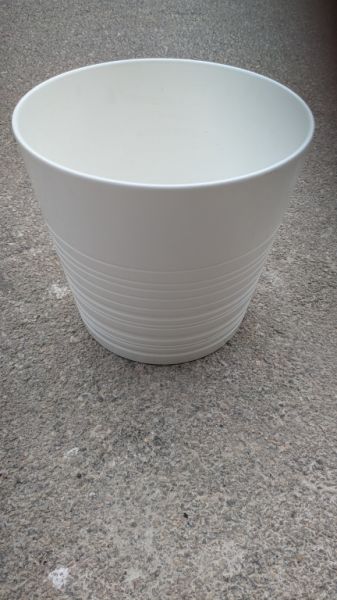 White flower pots, like new