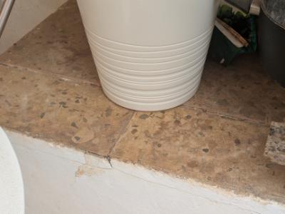 White flower pots, like new