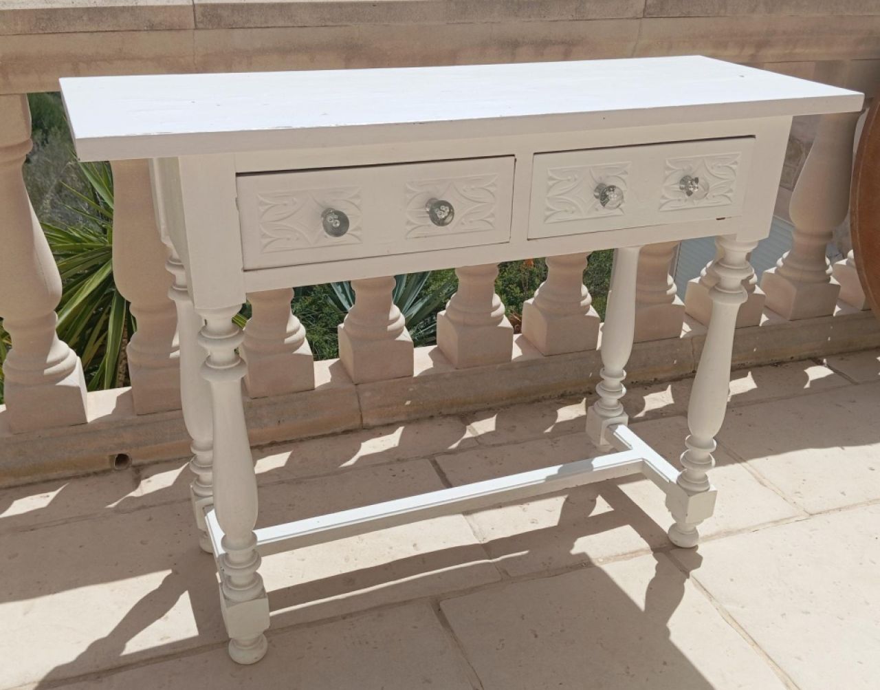 White wooden chest of drawers