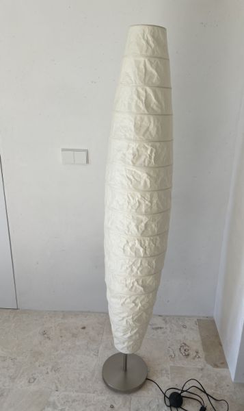 Weiße Stehlampe