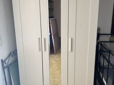Weißer 3-türiger Kleiderschrank mit Spiegel