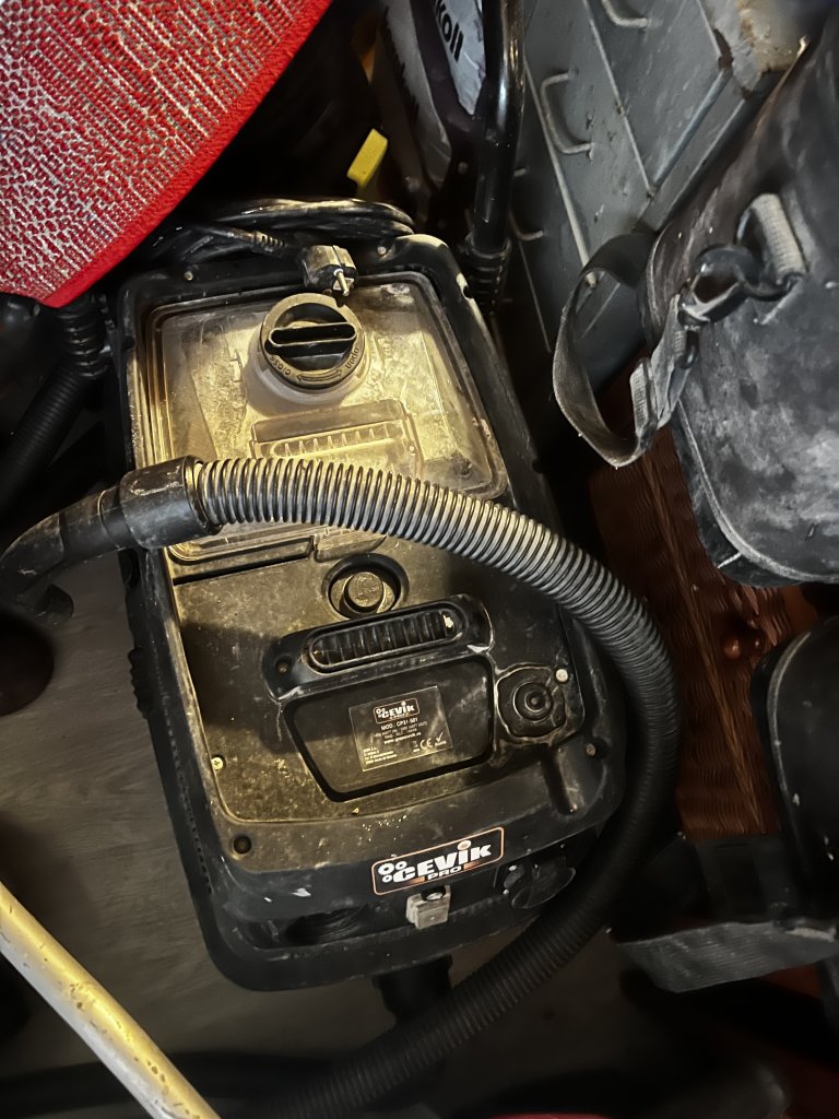 Werkzeuge und Baumaterialien