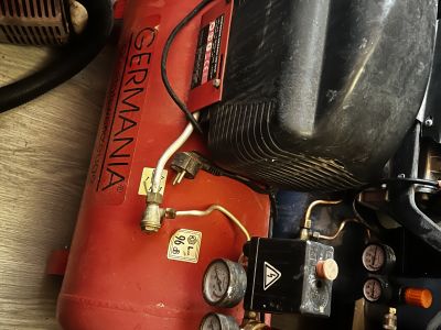 Werkzeuge und Baumaterialien