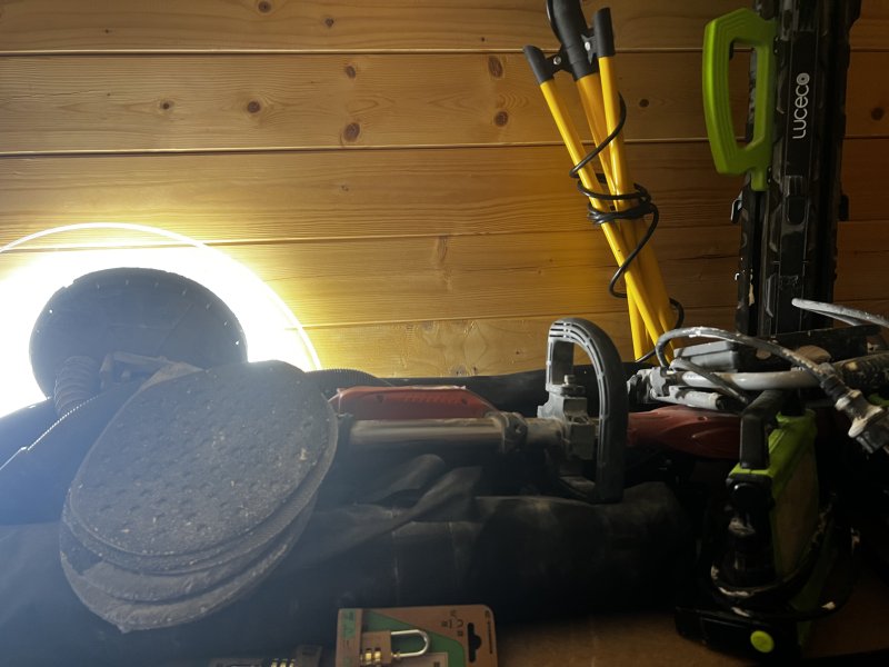 Werkzeuge und Baumaterialien