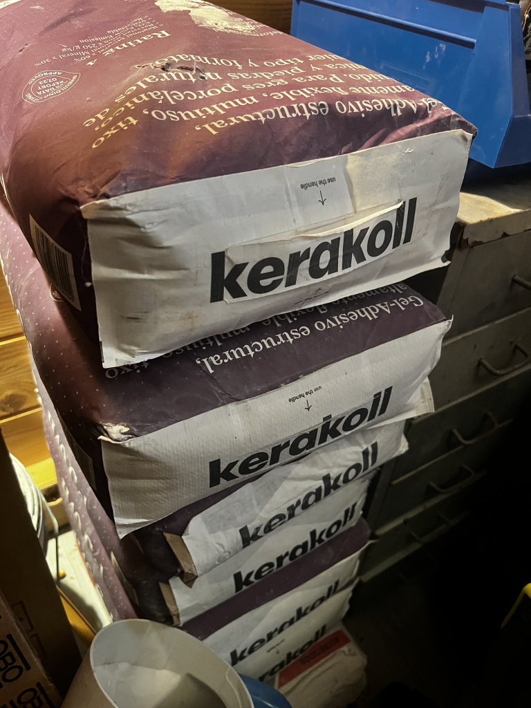 Werkzeuge und Baumaterialien