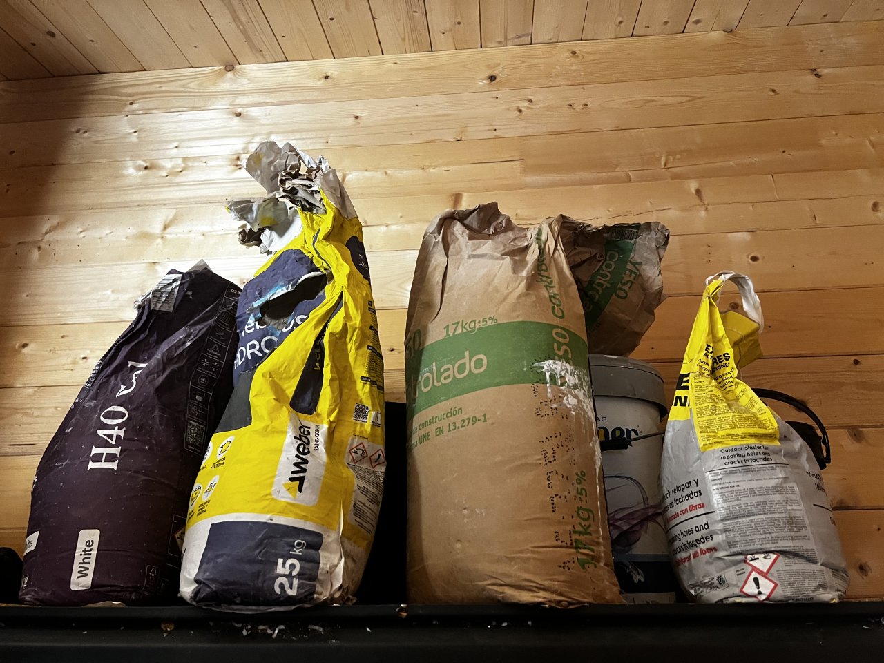 Werkzeuge und Baumaterialien