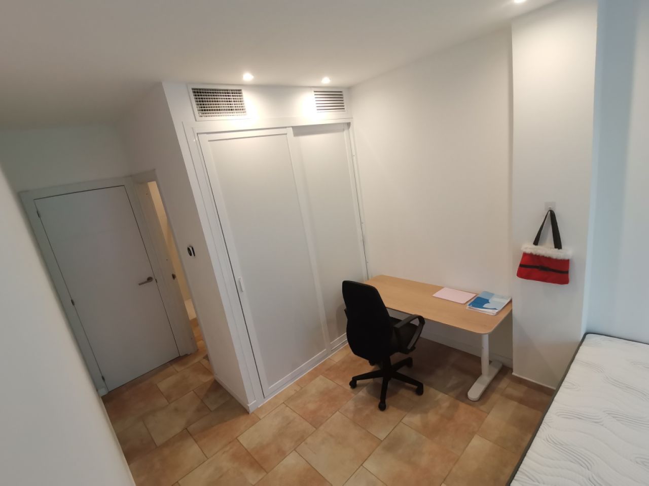Room available in shared flat ( modern apartment ) in Colonia Sant Jordi ( Es Trenc )