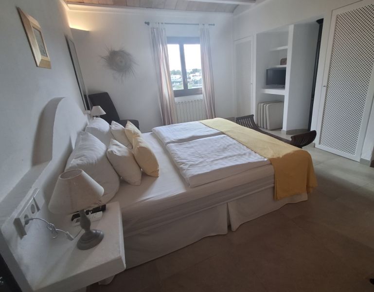 Invierno: chalet de 2 plantas con calefacción central de gasóleo, jardín y piscina en Cala Dor - cerca del puerto -- CH 23 WT