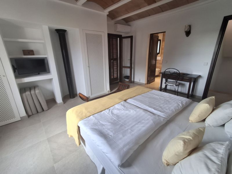 Invierno: chalet de 2 plantas con calefacción central de gasóleo, jardín y piscina en Cala Dor - cerca del puerto -- CH 23 WT