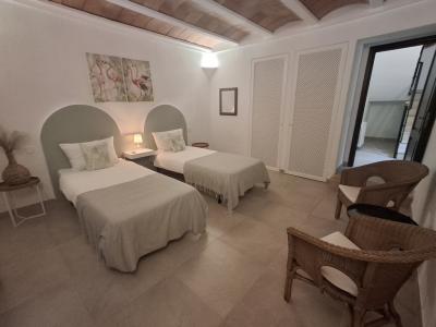 Invierno: chalet de 2 plantas con calefacción central de gasóleo, jardín y piscina en Cala Dor - cerca del puerto -- CH 23 WT