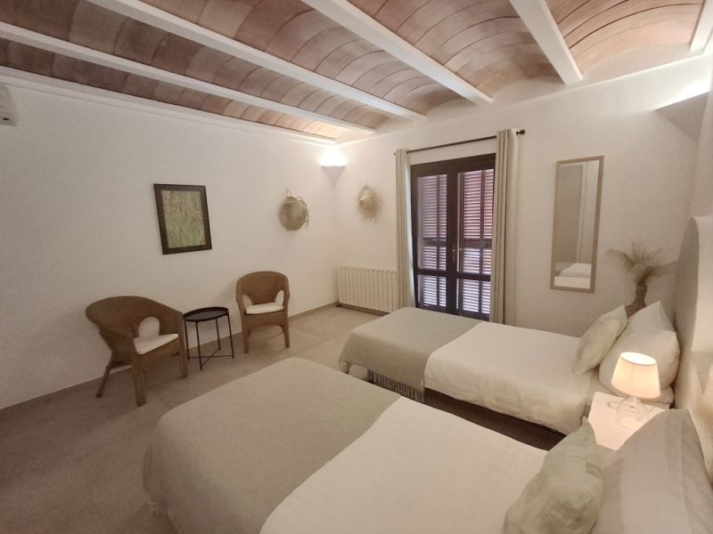 Invierno: chalet de 2 plantas con calefacción central de gasóleo, jardín y piscina en Cala Dor - cerca del puerto -- CH 23 WT