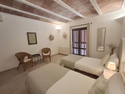 Invierno: chalet de 2 plantas con calefacción central de gasóleo, jardín y piscina en Cala Dor - cerca del puerto -- CH 23 WT