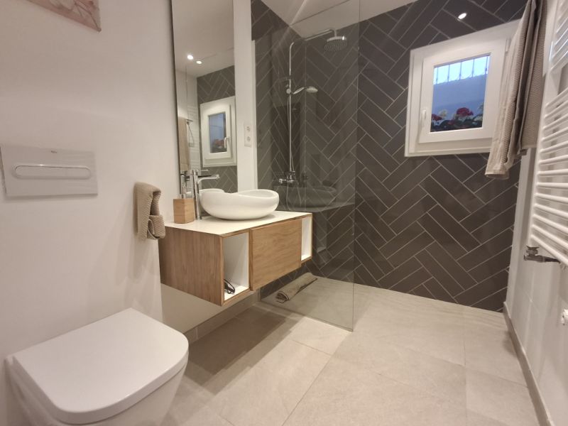 Invierno: chalet de 2 plantas con calefacción central de gasóleo, jardín y piscina en Cala Dor - cerca del puerto -- CH 23 WT