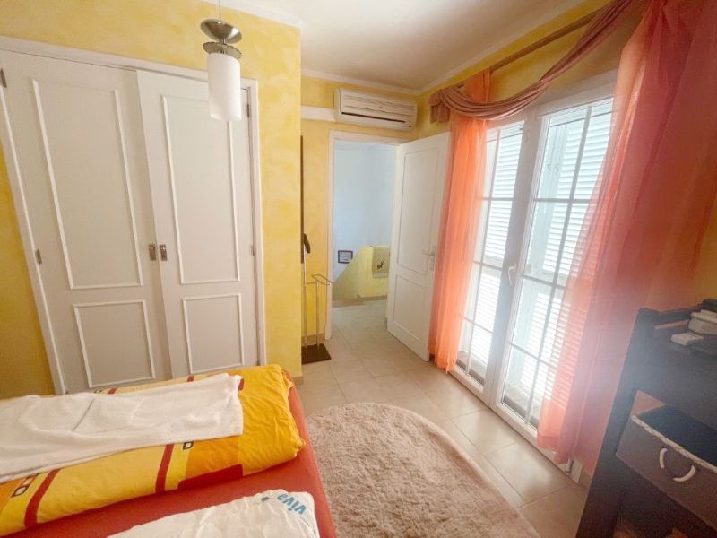 Invierno: Chalet de 2 plantas con calefacción central de gasoil y piscina en Cala Dor -- CH 12 WT