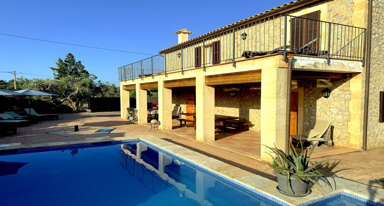 Invierno: Finca de 2 plantas con BBQ, piscina y AC / chimenea cerca de Pollenca-- F 13 WT