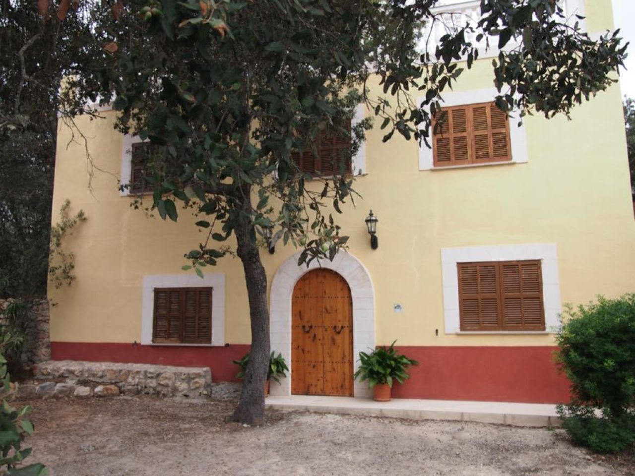 WINTER: 2 storey finca with fireplace and AC in a wooded location near Sencelles --- F 09 WT