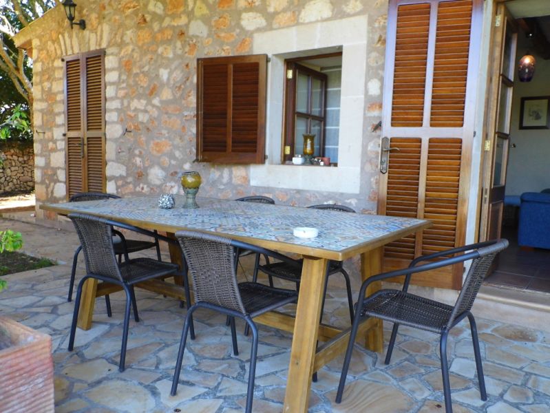 INVIERNO 25 / 26 : Gran campo con calefacción, piscina y en una zona tranquila cerca de Felanitx -- 