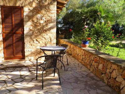 INVIERNO 25 / 26 : Gran campo con calefacción, piscina y en una zona tranquila cerca de Felanitx -- 