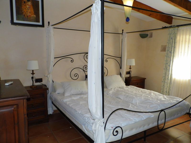 INVIERNO 25 / 26 : Gran campo con calefacción, piscina y en una zona tranquila cerca de Felanitx -- 