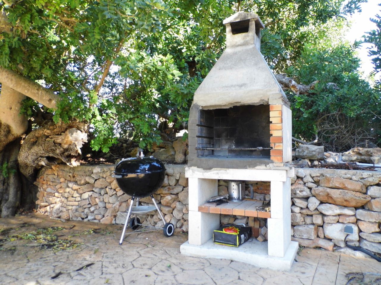 INVIERNO 25 / 26 : Gran campo con calefacción, piscina y en una zona tranquila cerca de Felanitx -- 