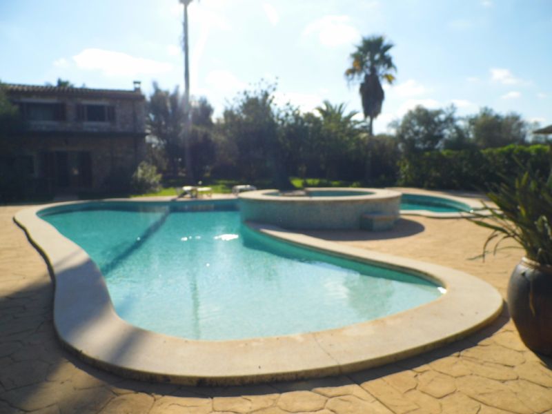 INVIERNO 25 / 26 : Gran campo con calefacción, piscina y en una zona tranquila cerca de Felanitx -- 