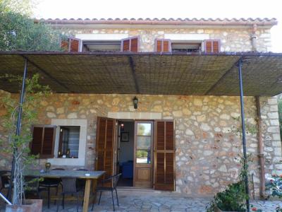 INVIERNO 25 / 26 : Gran campo con calefacción, piscina y en una zona tranquila cerca de Felanitx -- 