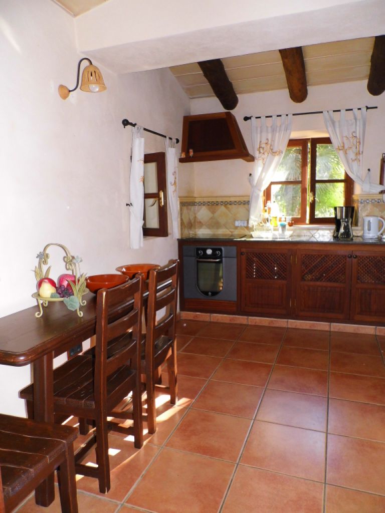 INVIERNO 25 / 26 : Gran campo con calefacción, piscina y en una zona tranquila cerca de Felanitx -- 