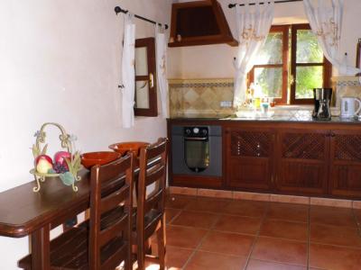 INVIERNO 25 / 26 : Gran campo con calefacción, piscina y en una zona tranquila cerca de Felanitx -- 