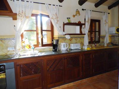 INVIERNO 25 / 26 : Gran campo con calefacción, piscina y en una zona tranquila cerca de Felanitx -- 