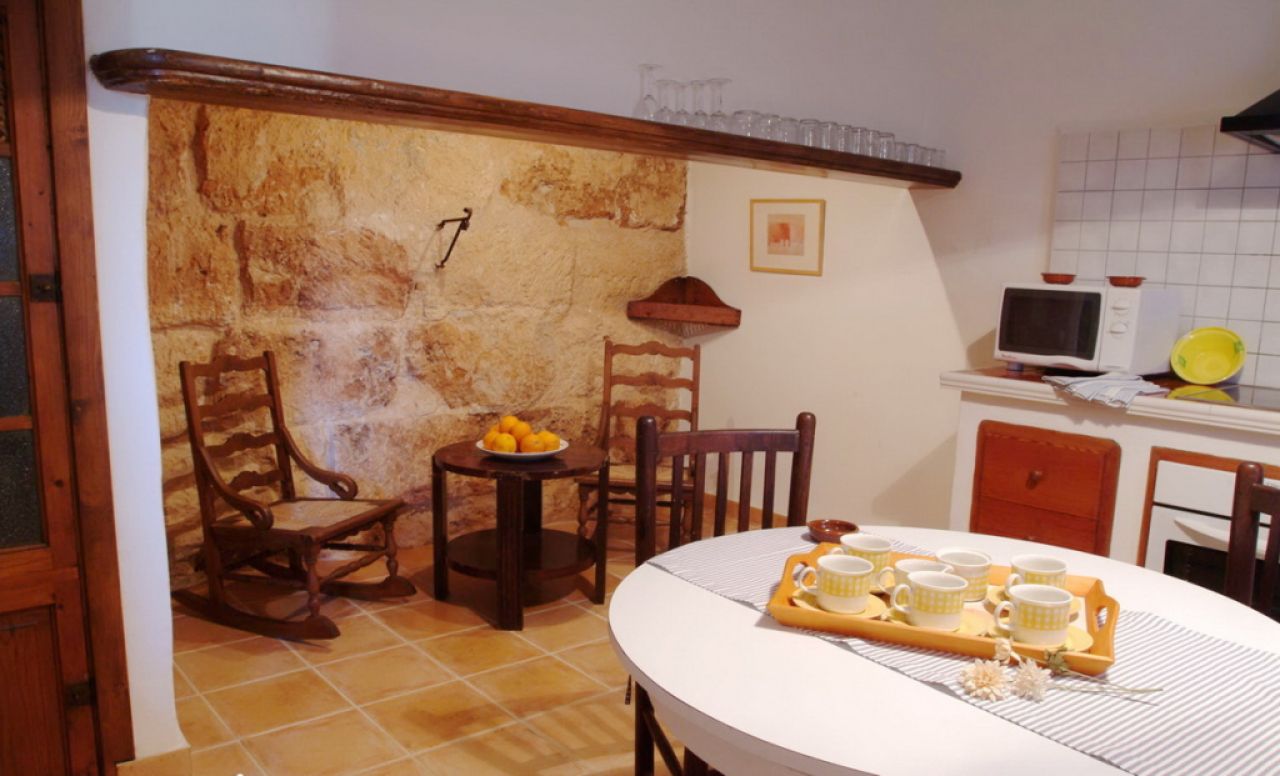 WINTER 26 / 27: Casita mit Zentralheizung auf einem Gemeinschaftsgrundstück bei Manacor -- F 250 a