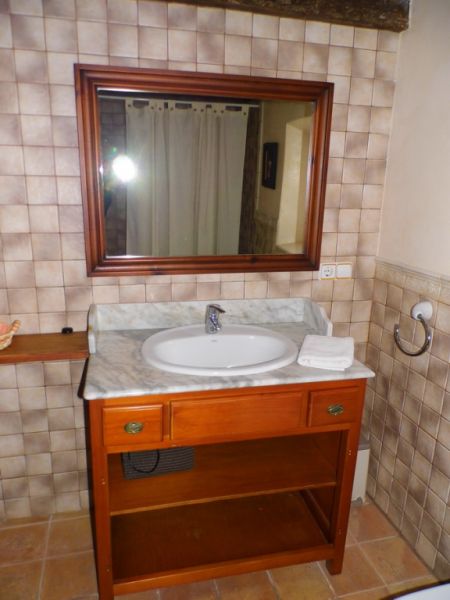 WINTER 26 / 27: Casita mit Zentralheizung auf einem Gemeinschaftsgrundstück bei Manacor -- F 250 a