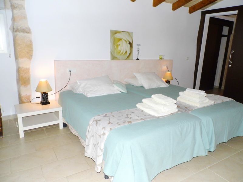 WINTER 26 / 27: Small casita with terrace in the countryside near Manacor -- F 250 c