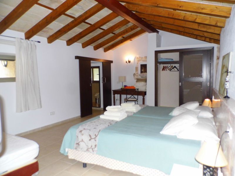 WINTER 26 / 27: Small casita with terrace in the countryside near Manacor -- F 250 c