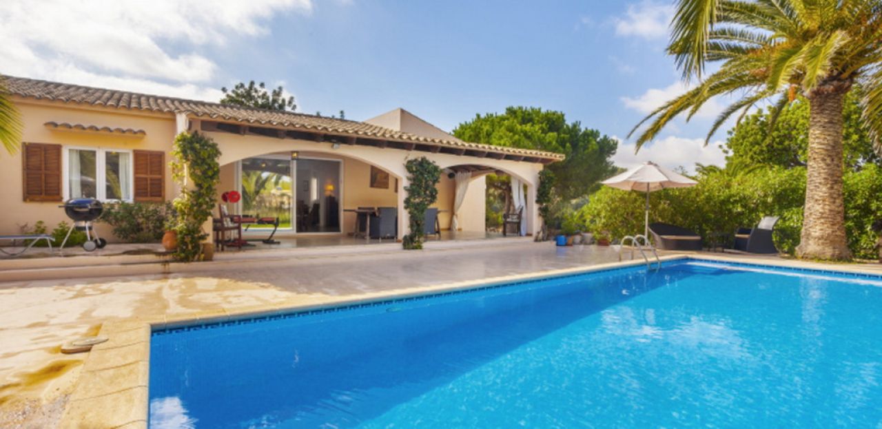 Winter 27 / 28: Ebenerdiges Chalet mit AC und Pool bei Es Carritxo -- CH 17 WT